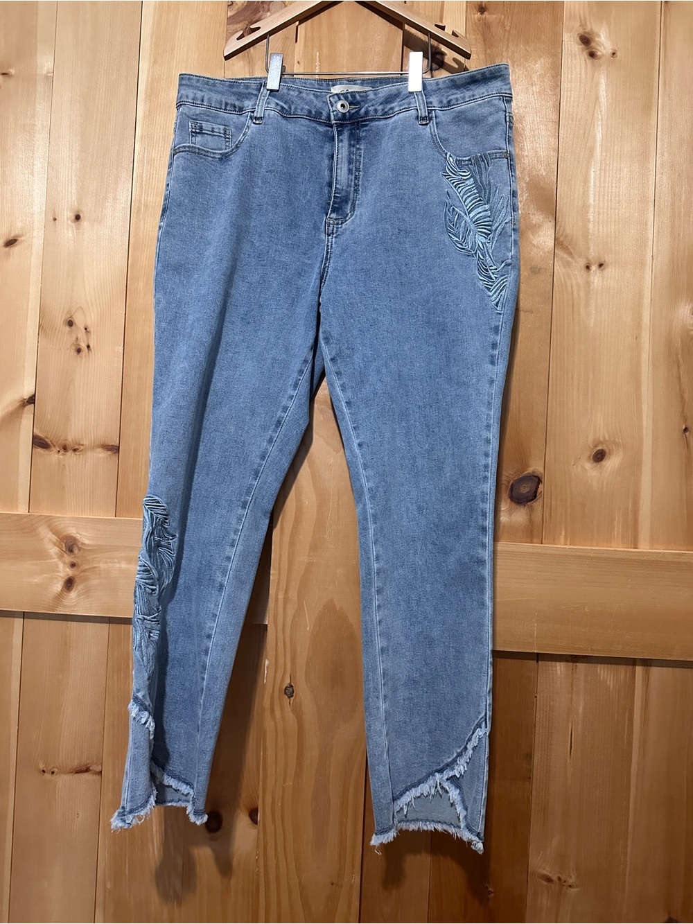 Charlie B Leaf Embroidered Raw Tulip Hem Stretch Jeans | Light Wash | Size 12